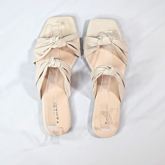 Tahari Faux leather Cream Sandals Sz 8 NWOT - Picture 5 of 6